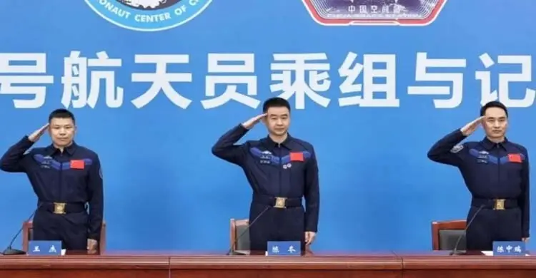 মহাকাশ মিশনে বিপর্যয়: যেভাবে প্রাণে বেঁচে ফিরেছে চীনা নভোচারী দল