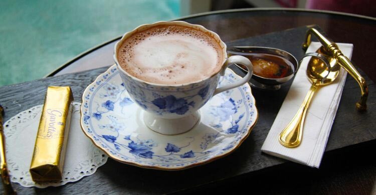 শীতের সন্ধ্যায় বানিয়ে ফেলুন মজাদার চকলেট চা