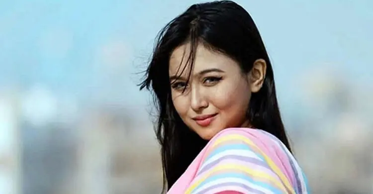 সংরক্ষিত আসনে মনোনয়ন না পেয়ে যা বললেন চমক