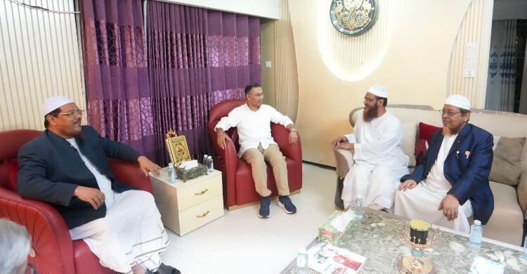 সবার সঙ্গে পরামর্শ করে দেশ পরিচালনা করবেন তারেক রহমান: চরমোনাই পীর 