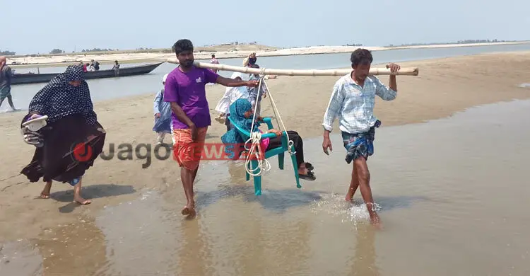 চরবাসীর রোগীদের ভরসা বাঁশ-রশির ‘অ্যাম্বুলেন্স’