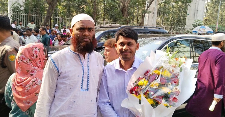 মন্ত্রী হচ্ছেন এলাকার বড় ভাই, শুভেচ্ছা জানাতে ‘ছোট ভাইদের’ ভিড়