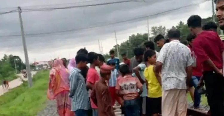 টিকটকে ব্যস্ত যুবক শোনেননি সাইরেন, ট্রেনে কাটা পড়ে হাত-পা বিচ্ছিন্ন