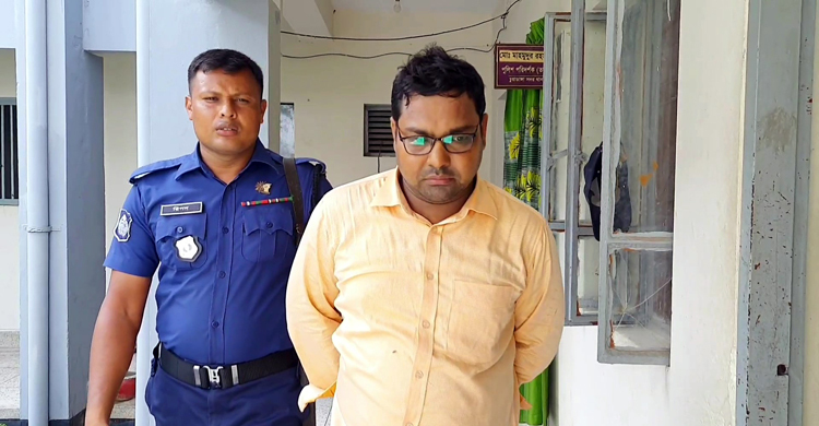 চুয়াডাঙ্গায় স্কুলছাত্রীর শ্লীলতাহানির অভিযোগে শিক্ষক গ্রেফতার