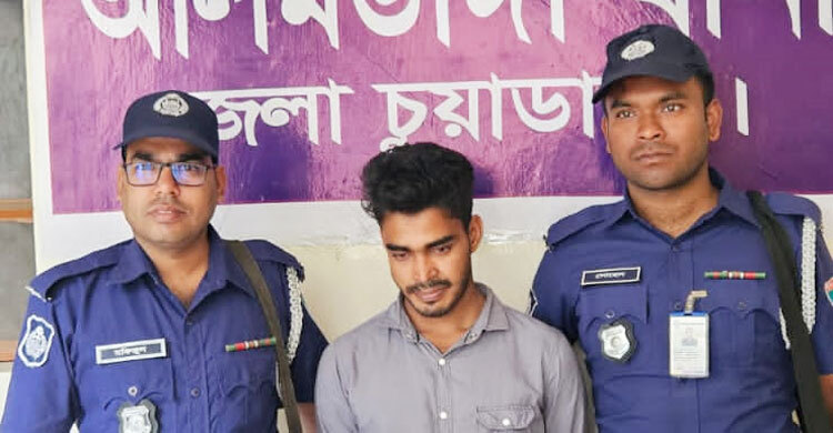 চুয়াডাঙ্গায় ১০ মামলার আসামি অস্ত্রসহ গ্রেফতার