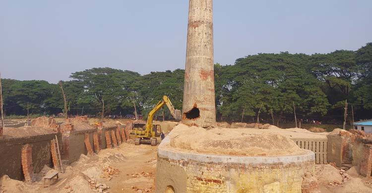 দামুড়হুদায় চার ইটভাটা গুঁড়িয়ে দিলো পরিবেশ অধিদপ্তর