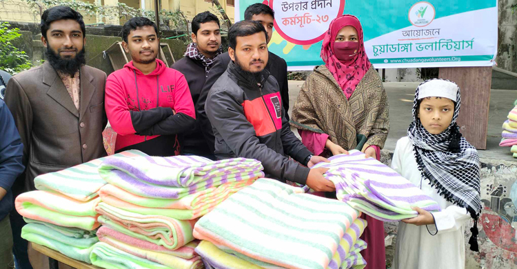 শীতার্তদের পাশে ‘চুয়াডাঙ্গা ভলান্টিয়ার্স’
