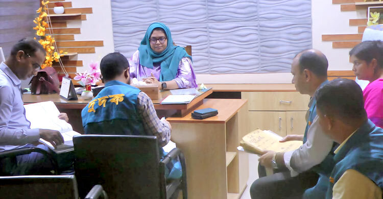 দামুড়হুদা স্বাস্থ্য কমপ্লেক্সে অভিযান, অনিয়মের তথ্য পেলো দুদক