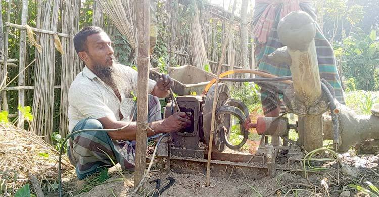 চোখে দেখেন না তবুও তিনি নিখুঁত মিস্ত্রি