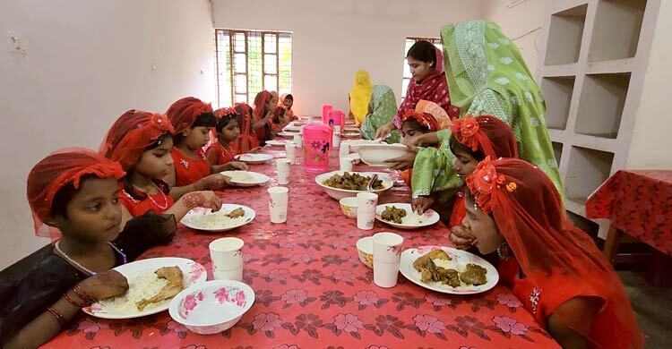 চুয়াডাঙ্গা শিশু পরিবারের এতিম শিশুদের অন্যরকম ঈদ