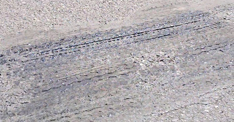 চুয়াডাঙ্গায় ৩৬ ডিগ্রির ওপর তাপমাত্রা, গলে যাচ্ছে রাস্তার পিচ