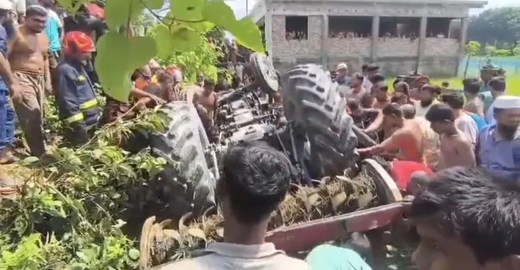 ট্রাক্টরের নিচে ৩ ঘণ্টা চাপা পড়ে ছিলেন চালক, ভেকু দিয়ে জীবিত উদ্ধার
