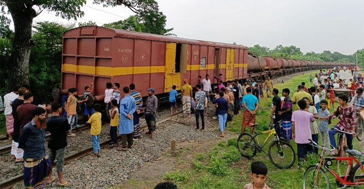 বগি লাইনচ্যুত, খুলনার সঙ্গে সারাদেশের রেল যোগাযোগ বন্ধ
