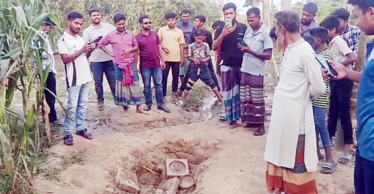 চুয়াডাঙ্গায় ফসলের মাঠে মিললো ল্যান্ডমাইন সদৃশ বস্তু