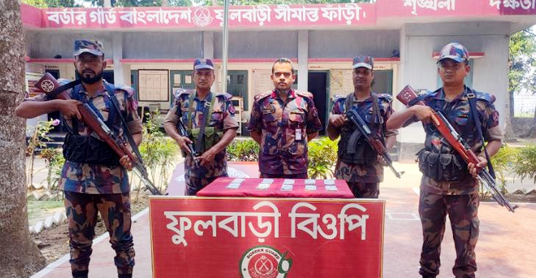 ২০ হাজার ডলার ফেলে পালালেন পাচারকারী