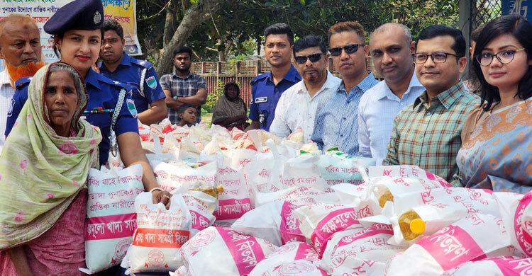 রমজানে অর্ধেক দামে পণ্য বিক্রি করছে পুনাক