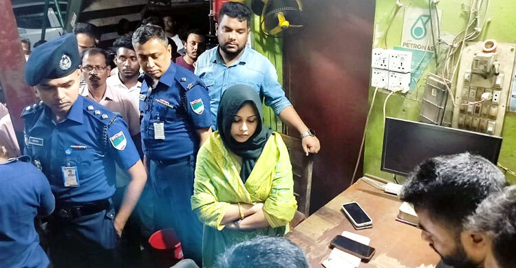 চুয়াডাঙ্গায় বেশি দামে জ্বালানি তেল বিক্রি, মধ্যরাতে অভিযান