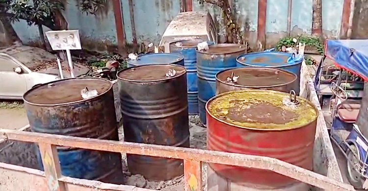 চুয়াডাঙ্গায় ৯ হাজার লিটার জ্বালানি তেলসহ আটক ৪