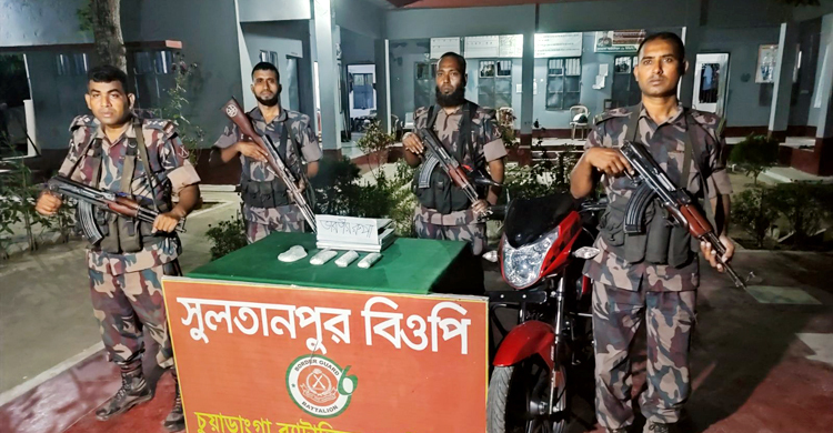 দর্শনায় পাঁচ কেজি রুপা উদ্ধার