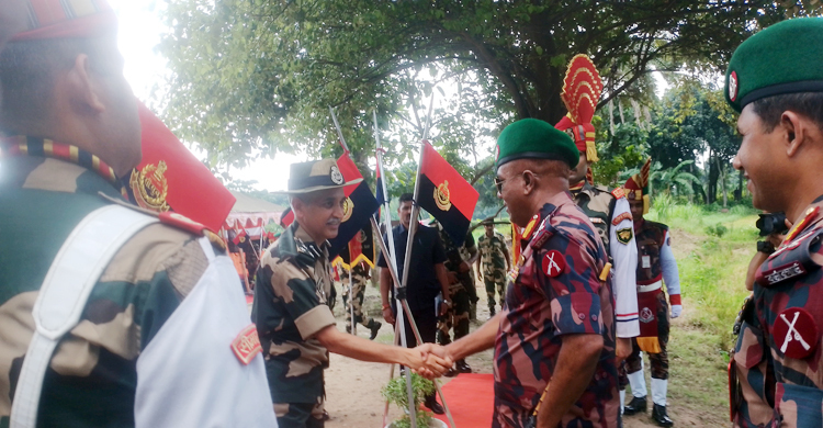 দর্শনা সীমান্তে বিএসএফের সঙ্গে বিজিবির ডিজির শুভেচ্ছা বিনিময়