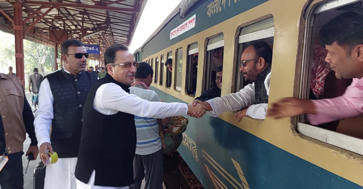 ট্রেন ভাড়া করে দেড় হাজার নেতাকর্মী নিয়ে খুলনায় আওয়ামী লীগ নেতা