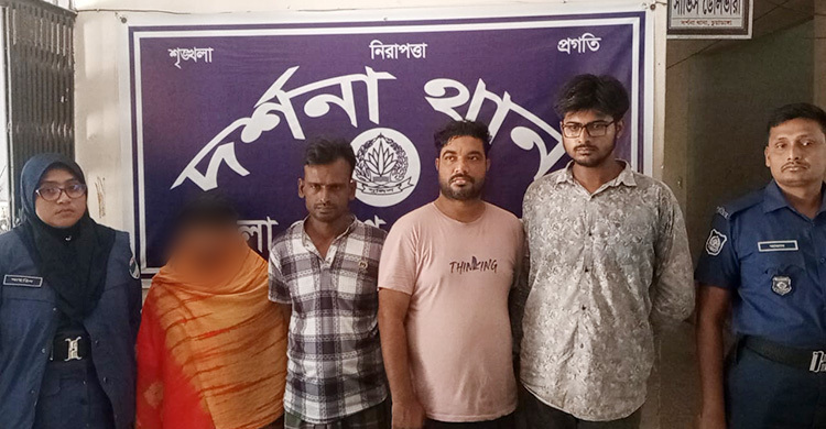 শিক্ষিকার বাড়ির গেট-গ্রিল কেটে ২১ ভরি সোনা চুরি, আটক ৪