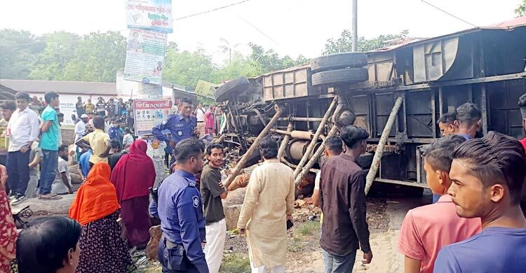 চুয়াডাঙ্গায় বাসচাপায় নিহত ২