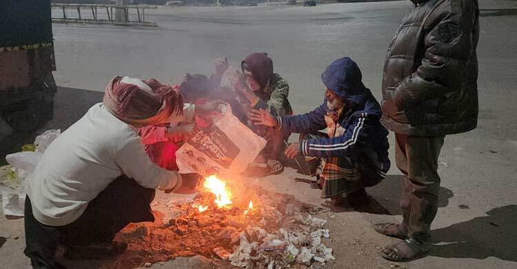 শীতে বিপর্যস্ত চুয়াডাঙ্গার জনজীবন