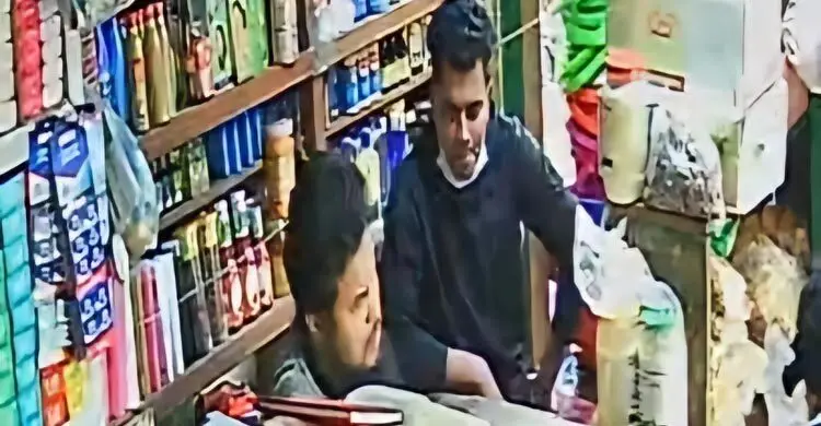 পুলিশ পরিচয়ে রেশনের তেল বিক্রির কথা বলে দোকানির টাকা নিয়ে উধাও