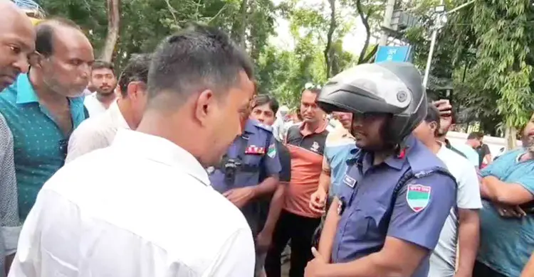 পাম্পে ডিউটিরত কনস্টেবলকে জরিমানা, জেলা পুলিশের উদ্বেগ