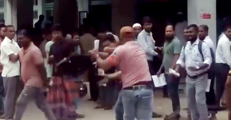 চুয়াডাঙ্গায় &zwnj;&lsquo;ফুয়েল কার্ড&rsquo; পেতে ভোগান্তি, লাইনে দাঁড়ানো নিয়ে হাতাহাতি