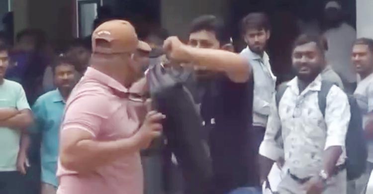 চুয়াডাঙ্গায় &zwnj;&lsquo;ফুয়েল কার্ড&rsquo; পেতে ভোগান্তি, লাইনে দাঁড়ানো নিয়ে হাতাহাতি