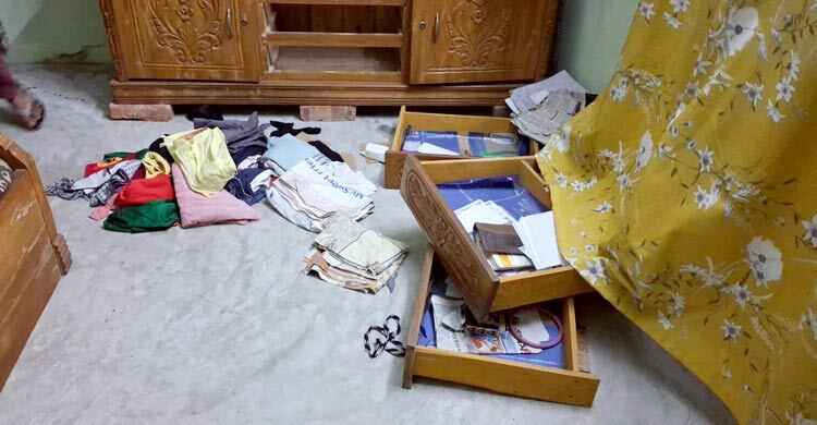 বোয়ালখালীতে জানালার গ্রিল কেটে আওয়ামী লীগ নেতার ঘরে চুরি