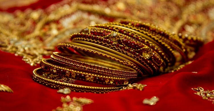 বিয়ের পর নারীরা চুড়ি না পরলে কি স্বামীর অমঙ্গল হয়?