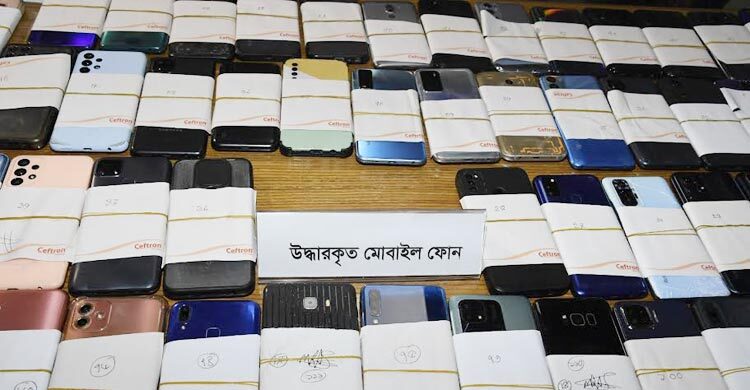 চুরির পর মোবাইলের গোপন ছবি-ভিডিও দিয়ে টাকা দাবি