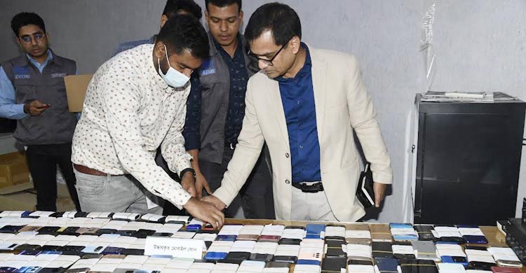 ১১২ চোরাই ফোন উদ্ধার,&nbsp;চুরির পর মোবাইলের গোপন ছবি-ভিডিও দিয়ে টাকা দাবি