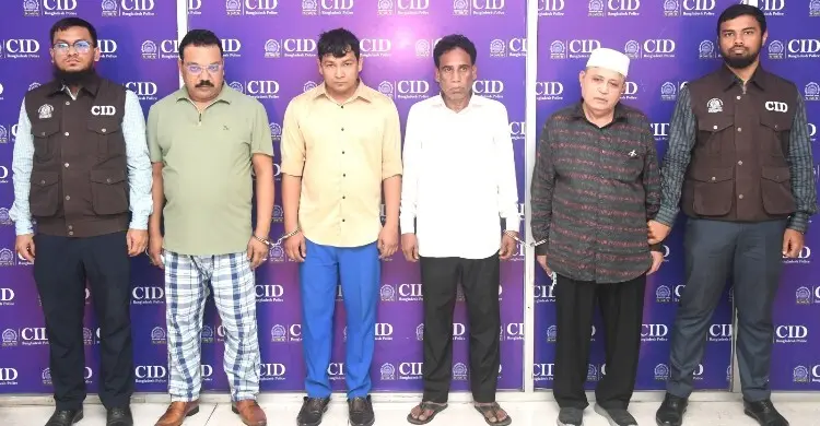 প্রলোভনে অর্ধকোটি টাকা খোয়ালেন অবসরপ্রাপ্ত অতিরিক্ত সচিব, গ্রেফতার ৪