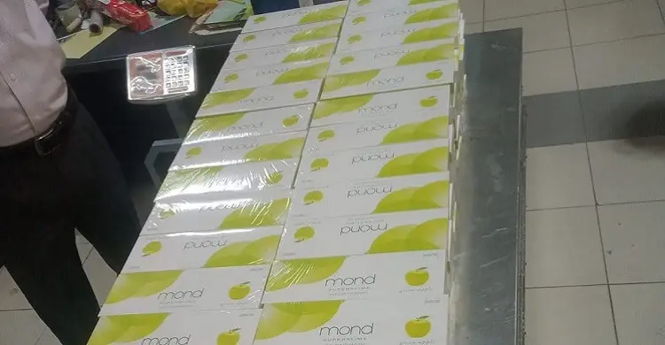 মাসকাট থেকে আনছিলেন ৩০০ কার্টন সিগারেট, শাহ আমানতে ধরা