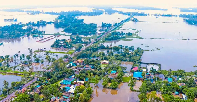 কক্সবাজারে দুর্ভোগ কমছে না, খাবার-সুপেয় পানির জন্য হাহাকার