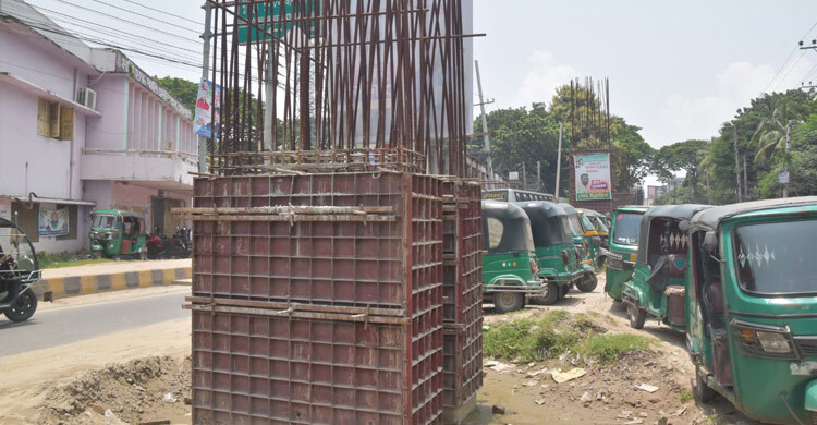 রাজশাহীতে বিল না পেয়ে কাজ বন্ধ করলেন ঠিকাদাররা