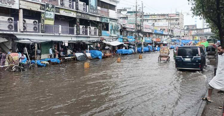শরতের বৃষ্টিতেও ঢাকায় জলাবদ্ধতা, কাজে আসছে না কোনো উদ্যোগ