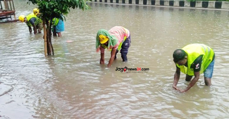 শরতের বৃষ্টিতেও ঢাকায় জলাবদ্ধতা, কাজে আসছে না কোনো উদ্যোগ