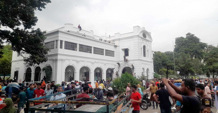 প্রধান বিচারপতির বাসভবন ভাঙচুরের তথ্যচিত্র জুলাই স্মৃতি জাদুঘরে