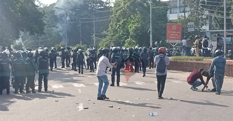 Police, anti-quota protesters clash at DU