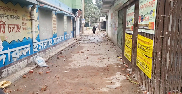 মাদারীপুরে দুই পক্ষের ধাওয়া-পাল্টাধাওয়া, অর্ধশত ককটেল বিস্ফোরণ