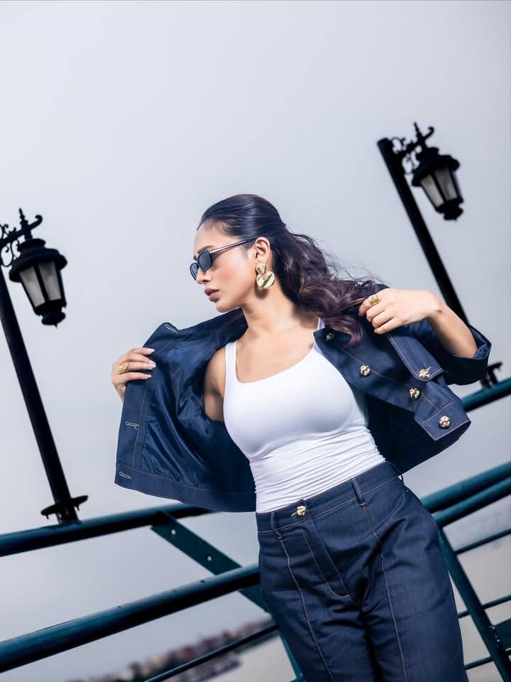 হালকা শীতে যেসব পোশাকে দেখাবে স্টাইলিশ