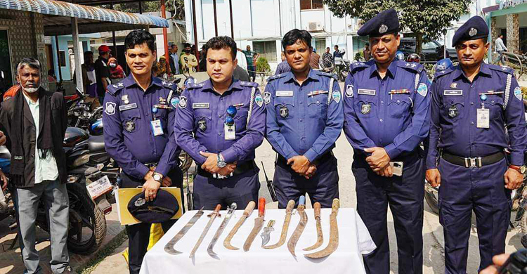 কিশোর গ্যাংয়ের সংঘর্ষের ঘটনায় গ্রেফতার ১৬, অস্ত্র উদ্ধার