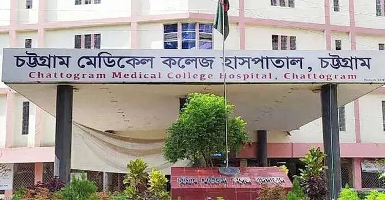 বাকলিয়ায় ছিনতাইয়ের সময় গণপিটুনিতে যুবক আহত
