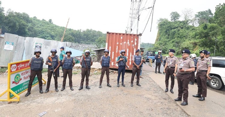 চেকপোস্ট কার্যক্রমে সতর্কতার নির্দেশ সিএমপি কমিশনারের