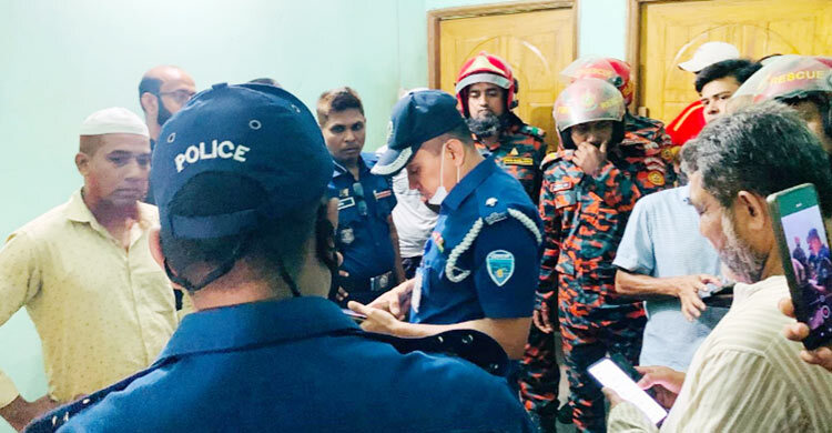 চাঁদপুরে জনতা ব্যাংক কর্মকর্তার ঝুলন্ত মরদেহ উদ্ধার